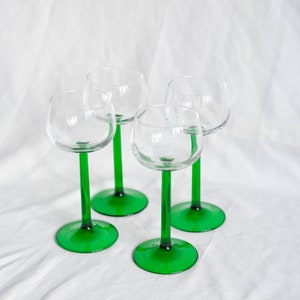 Ensemble de 4 verres à vin vintage à pied vert, Luminarc grands verres fabriqués en France, années 70 image 3