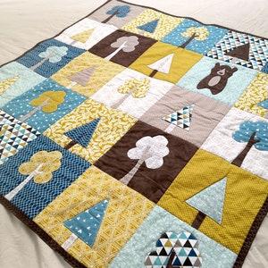 Applique baby quilt PDF pattern with tree and bear appliques. A modern patchwork quilt Our Forest from Magic Little Dreams. Unisex. image 1