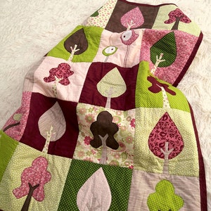 Modern baby girl quilt pattern, a spring forest with linden and chestnut tree and bird appliques. Includes a sew along video image 2