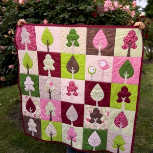 Modern baby girl quilt pattern, a spring forest with linden and chestnut tree and bird appliques. Includes a sew along video image 5