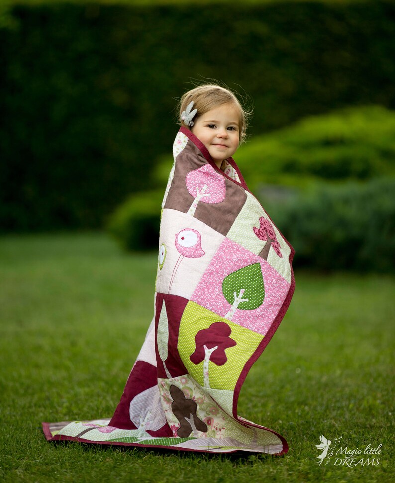 Modern baby girl quilt pattern, a spring forest with linden and chestnut tree and bird appliques. Includes a sew along video image 3