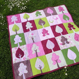 Modern baby girl quilt pattern, a spring forest with linden and chestnut tree and bird appliques. Includes a sew along video image 10