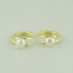 Boucles d'oreilles créoles en or 925 et perles d'eau douce blanches de 10 mm