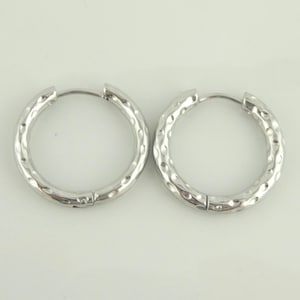 Hoop earrings silver hammered round minimalist 21 mm stainless steel,gift