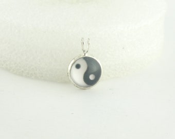 Cabochon pendant silver Yin Yang black white round minimalist 10mm,gift