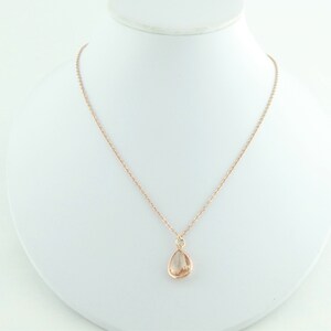 Collier chaîne or rose cristal pêche avec pendentif goutte minimaliste acier inoxydable image 6