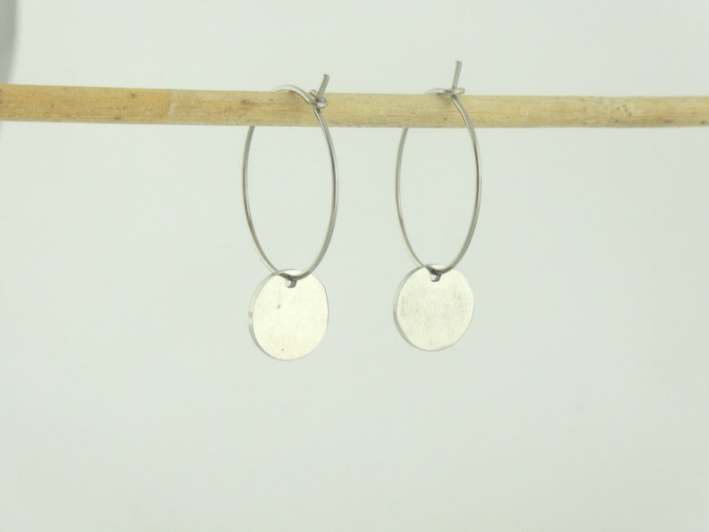 Liebeskind Berlin Creoolse oorbellen van roestvrij staal, 3,8 cm, met Liebeskind Berlin Creoolse oorbellen van roestvrij staal, 3,8 cm, met