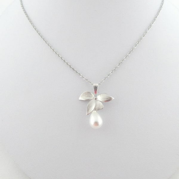 Chain necklace silver white orchids flowers blossoms pearls frosted stainless steel