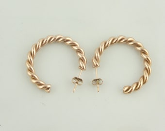 Stainless steel hoop earrings rose gold twisted twist C shape open minimalist 28 mm