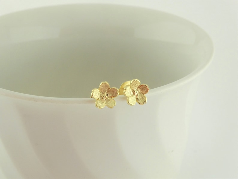 925 Ohrstecker Ohrringe Gold Blume Blumen Blüte minimalist 7mm,kleine Ohrringe Bild 4