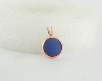 Pendentif cabochon rose or-bleu foncé mat Polaris rond minimaliste 10 mm