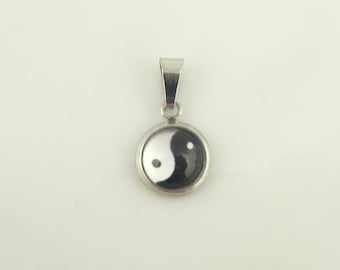 Anhänger Silber Yin Yang Schwarz Weiß Stein rund mini 8mm Edelstahl