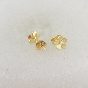 925 Ohrstecker Ohrringe Gold Blume Blumen Blüte minimalist 7mm,kleine Ohrringe Bild 7