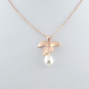 Chain necklace rose gold white orchids orchid flowers flower blossoms pearl matt stainless steel
