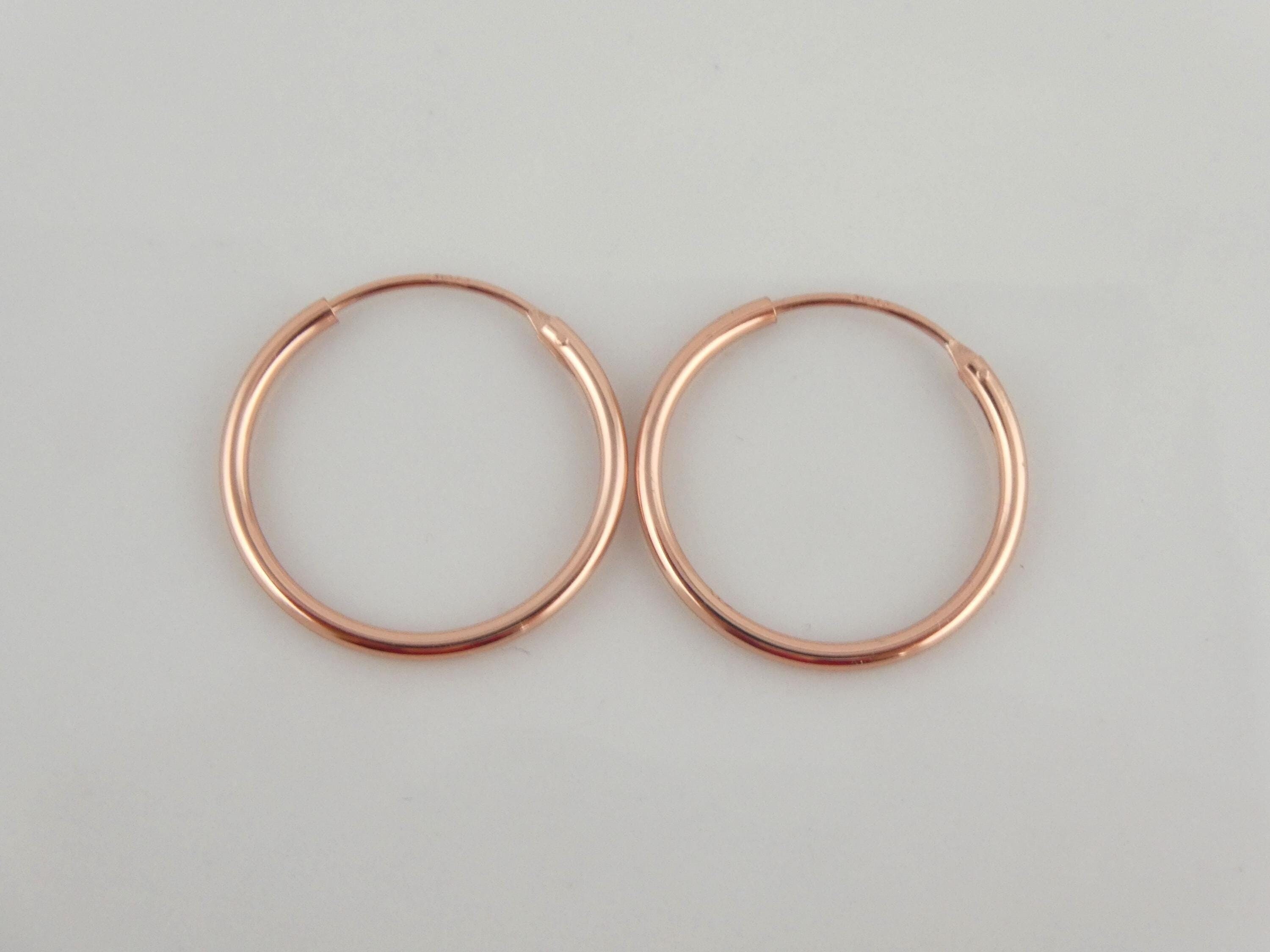 Orecchini a cerchio dorati, orecchini pendenti rotondi dorati, orecchini a cerchio rotondi, gioielli in oro, orecchini vistosi, orecchini a perno minimalisti