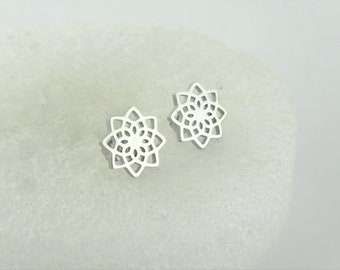 Stud earrings silver flower flowers blossom minimalist 11mm stainless steel