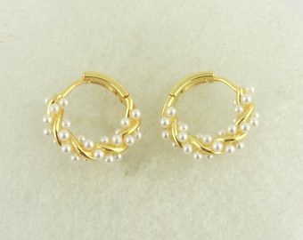Boucles d'oreilles créoles argent 925 perles blanches dorées torsadées rondes minimalistes 17 mm