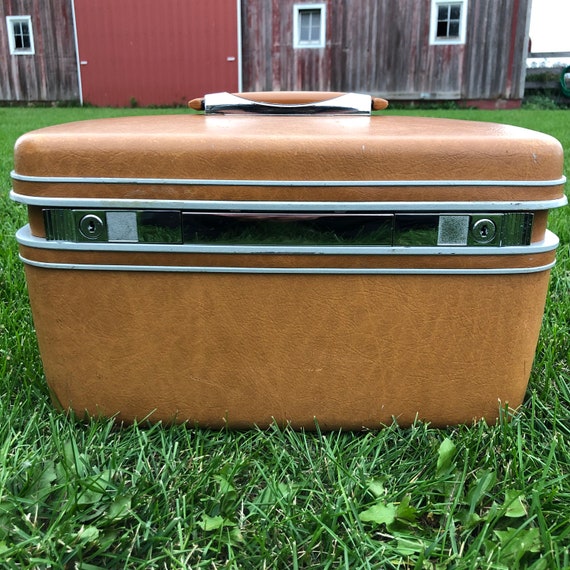 samsonite makeup train case