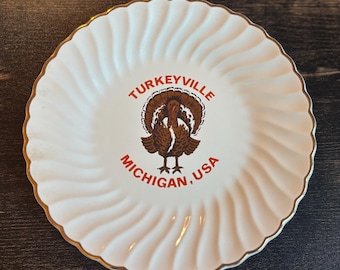 Vintage Turkeyville Michigan USA Souvenir Plate | White Milk Glass Scalloped Dish with Gold Trim | Michigan Travel Memorabilia