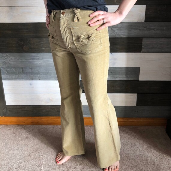 70’s Vintage Women’s Corduroy Wrangler Bell Bottom