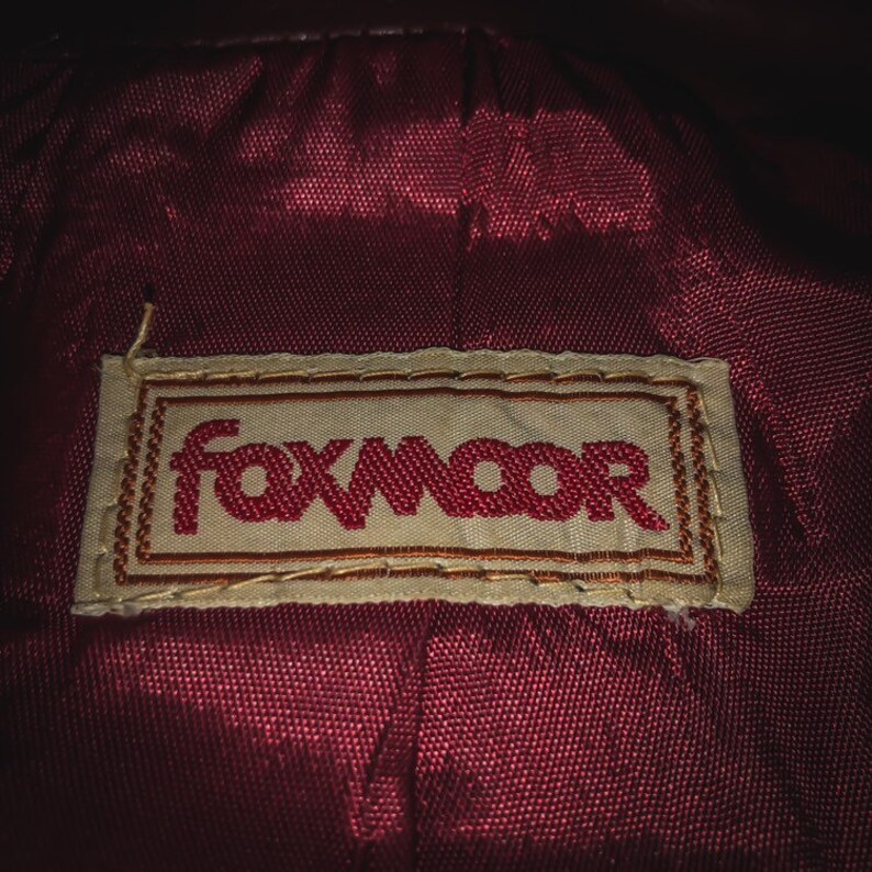 Front Pockets Left Breast Pocket and Back Strap Buttons 70\u2019s80\u2019s Vintage Women\u2019s Oxblood Red Foxmoor Blazer Leather Jacket with Lapels