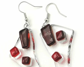 Boucles d'oreilles asymétriques, pendantes rouges, fusion verre, attrape-soleil fusing, attaches inox, rouge intense, St Valentin, mariage