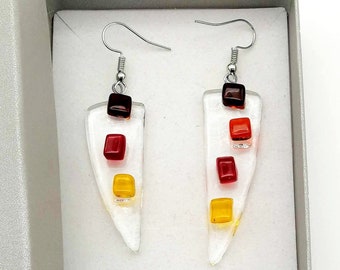 Boucles d'oreilles asymétriques, orange en verre fusionné, attrape-soleil en fusing, boucles d'oreilles longues, style bohème, attaches inox