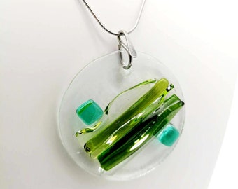 Collier vert, rond en fusion de verre, style bohème, chaîne serpent inox, attrape-soleil verre, mariage, saint valentin, nature, cosmos