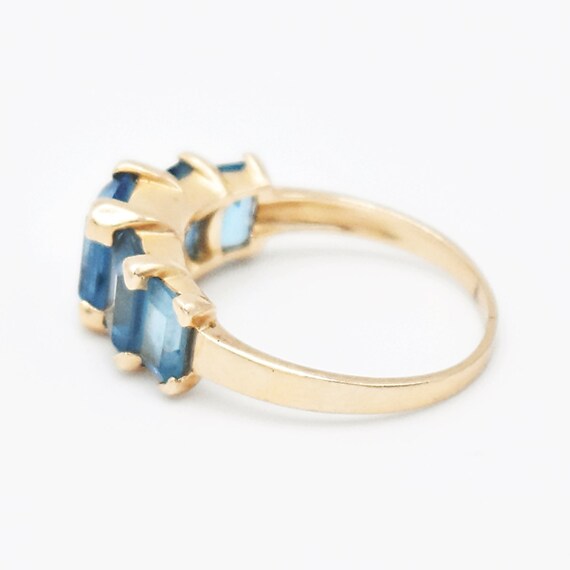 14k Yellow Gold Estate 5 Stone Blue Topaz Band/Ri… - image 2