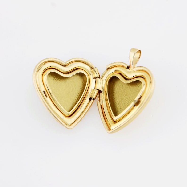 14k Yellow Gold Estate Engraved Mom Heart Locket Pendant Jewelry Is Me:Great Holiday Gifts Him or Her Vintage to Modern