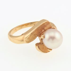 14k Yellow Gold Textured 7.4 MM Pearl Estate Ring Size 5.25