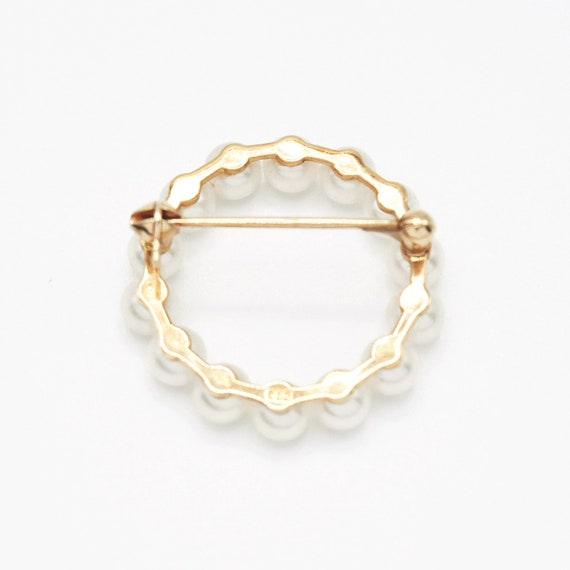 14k Yellow Gold Estate Open Pearl Circle Pin - image 2