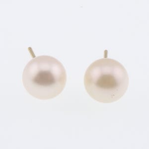 14k Yellow Gold Estate 7.4 MM Pearl Stud Earrings