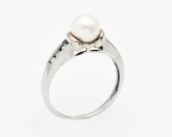 14k White Gold Estate 6.2 MM Pearl & Diamond Ring Size 5.75