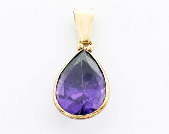 The Large Purple Stud in Gold