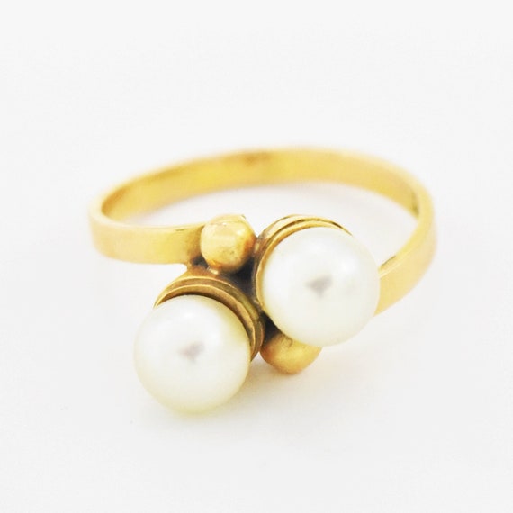 14k Yellow Gold Vintage Double Pearl Ring Size 7 - image 2
