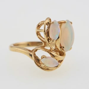 Bague succession multi-opales 5 en or jaune 10 carats 3,7 g