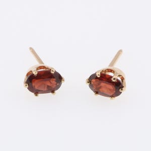 14k Yellow Gold Oval Garnet Stud Estate Earrings