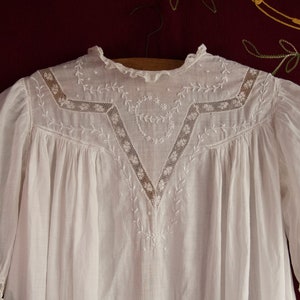Wonderful, very long christening gown made of hand-embroidered muslin and Valencian lace. 1890s.
