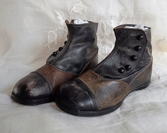 Original vintage ankle boots for little boys. Black and ocher leather. Unworn. End of the 19th century