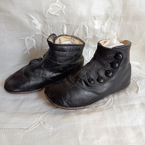 Antique baby booties. Black leather and buttoned. Perfect for antique doll. End of the 19th century image 1