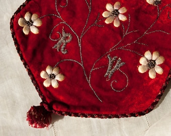 Beautiful red velvet bag with metallic floral embroidery and silk tassels. 19th century.