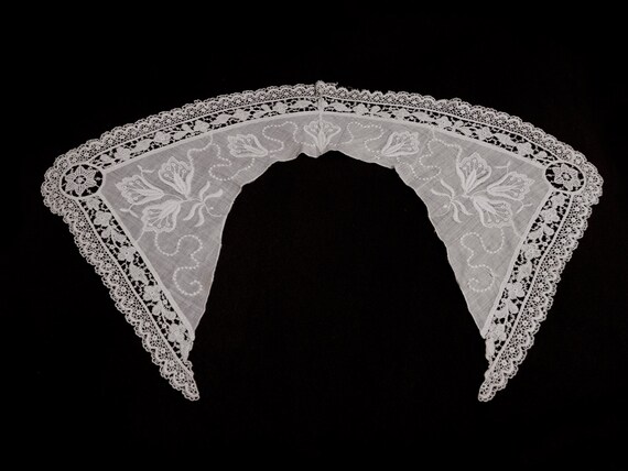 Beautiful embroidered collar on muslin and guipur… - image 2