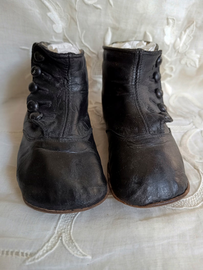Antique baby booties. Black leather and buttoned. Perfect for antique doll. End of the 19th century image 3