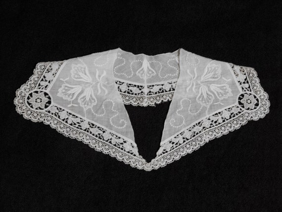 Beautiful embroidered collar on muslin and guipur… - image 1