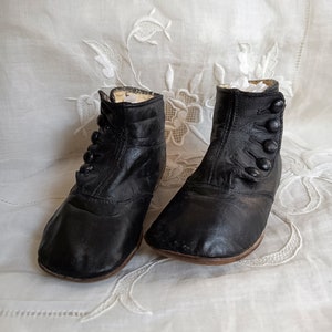 Antique baby booties. Black leather and buttoned. Perfect for antique doll. End of the 19th century image 2