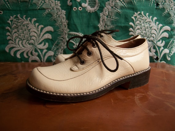Elegant unisex Blucher shoes for children, with l… - image 2