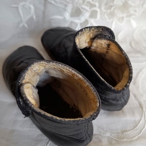 Antique baby booties. Black leather and buttoned. Perfect for antique doll. End of the 19th century image 7