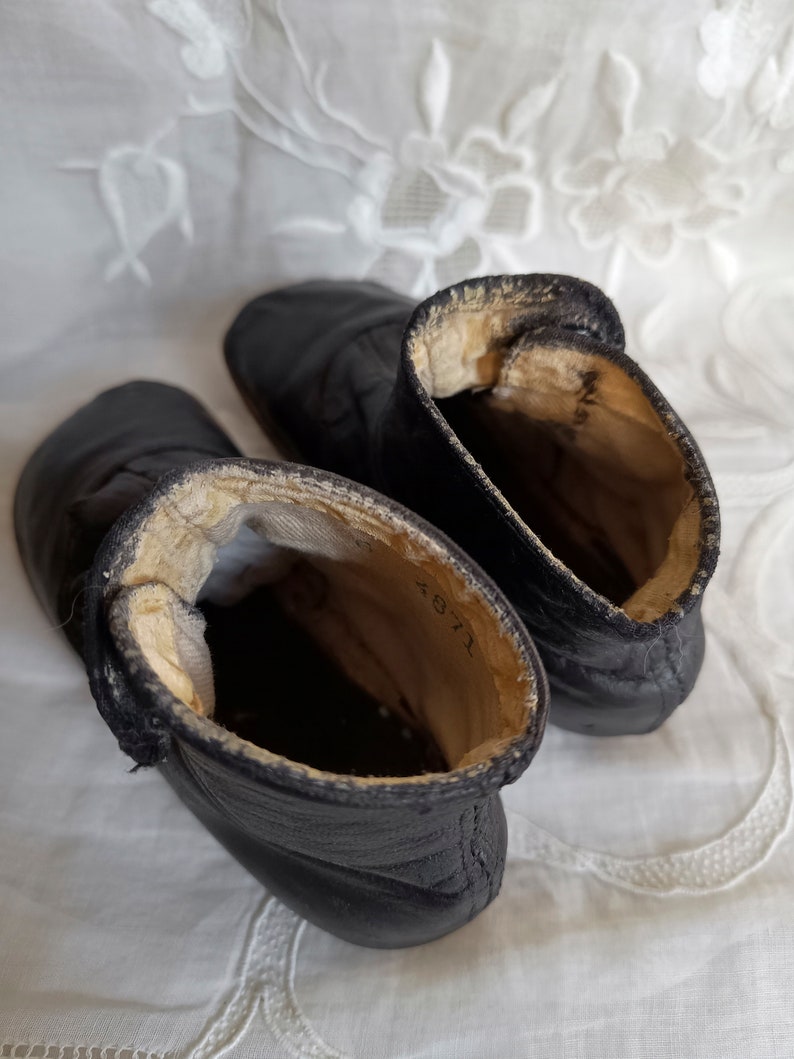 Antique baby booties. Black leather and buttoned. Perfect for antique doll. End of the 19th century image 7