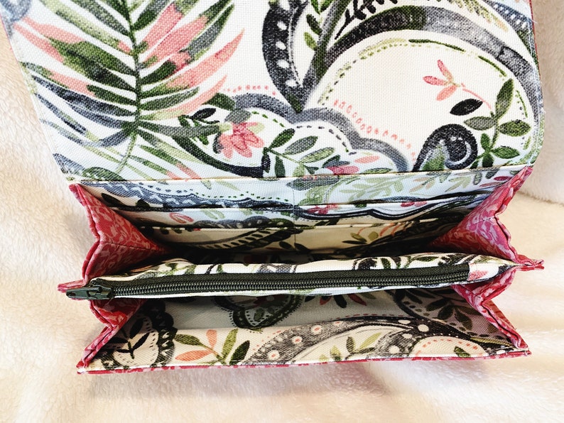 Accordion Worsley Wallet in pink floral and green lining